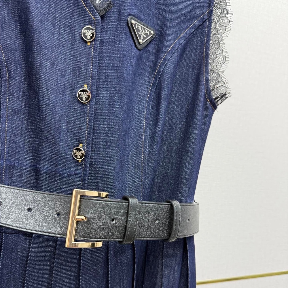 Prada lace-neck denim dress paired with a belt - Picture 6 of 7